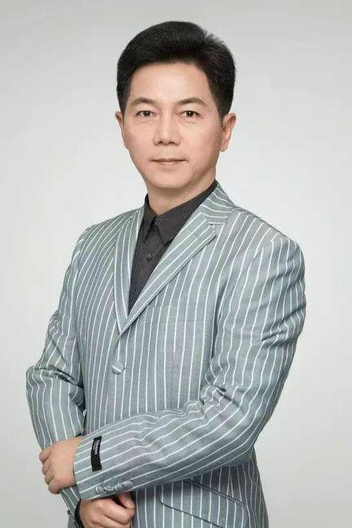 演员符冲,光影交织，演绎人生百态