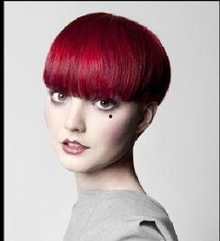 酒红头发图片,演绎时尚潮流的独特色彩